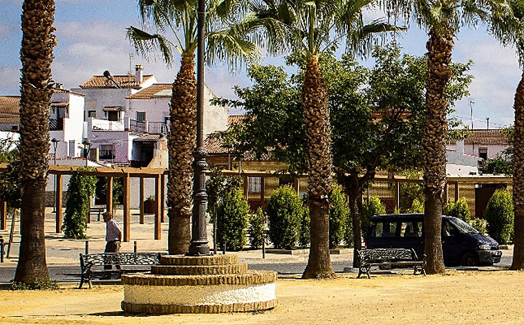 Imagen principal - Su nombre significa &#039;país del mago&#039; y ofrece naturaleza, calma e historia: así es el curioso pueblo de Huelva que muchos desconocen