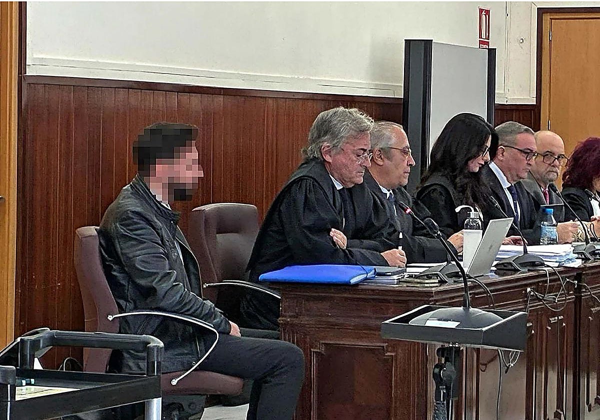 El acusado en una de las primeras sesiones del juicio
