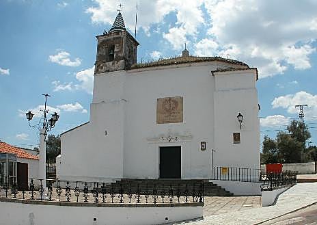 Imagen secundaria 1 - Calle Real e iglesia de San Pedro de Cumbres de Enmedio