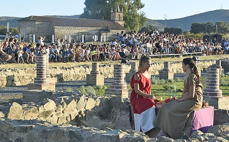 Imagen principal - Recreación histórica y visita guiada en la ciudad romana de Arucci Turobriga