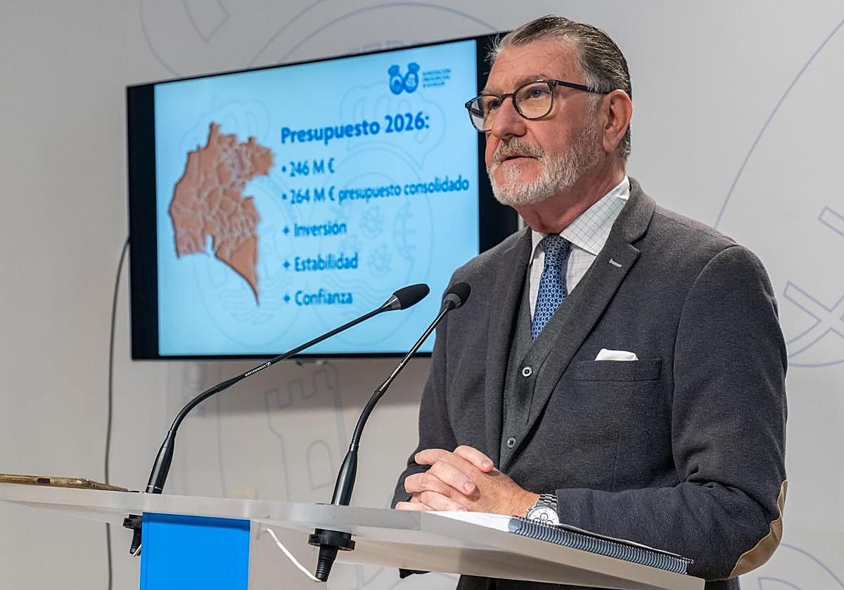 José Manuel Zamora, vicepresidente de la Diputación de Huelva, presentando los presupuestos