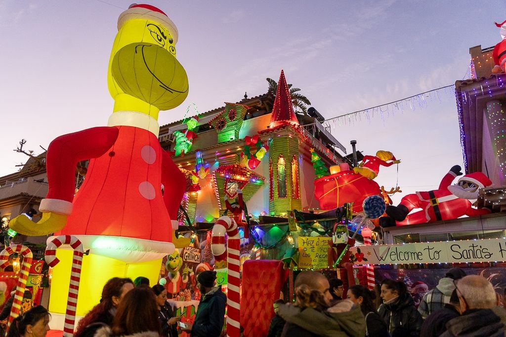 Las mejores imágenes de la inauguración de la Casa del Grinch de Corrales