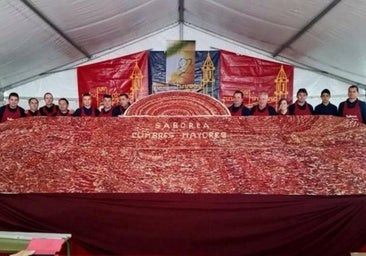 Un pueblo de la Sierra de Huelva servirá este fin de semana la ración de jamón ibérico más grande del mundo en su Feria Gastronómica