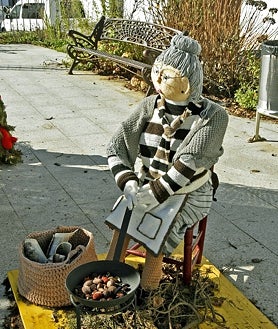 Imagen secundaria 2 - Un pueblo de cuento navideño que se viste de ganchillo desde hace una década en la Sierra de Aracena