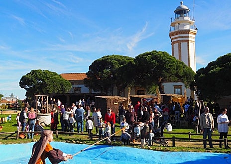 Imagen secundaria 1 - Imágenes del Belén Viviente de Mazagón