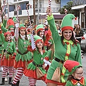 Un momento del desfile en el Encuentro de Elfos la pasada Navidad en Punta Umbría