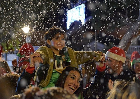 Imagen secundaria 1 - También hay programada en la mágica tarde del 18 de diciembre una nevada alrededor de las 19.30 horas