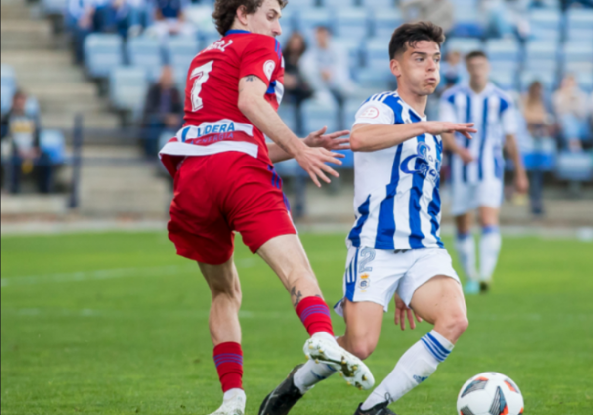 Juanjo Mateo, en un lance del encuentro ante el Recreativo Granada.