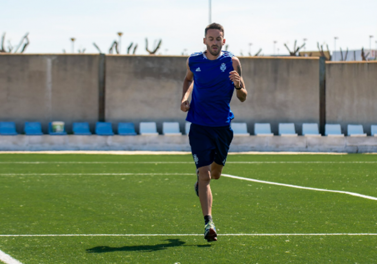 Iago Díaz realizando carrera continua en la Ciudad Deportiva