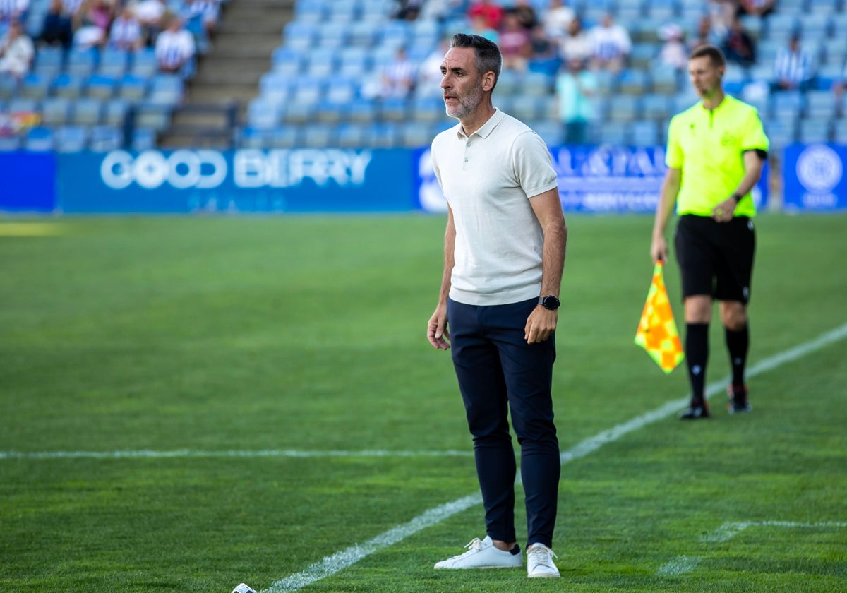 Abel Gómez, técnico albiazul, durante el partido ante el Torremolinos