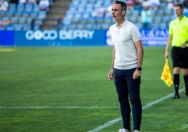 La prensa de Huelva 'se moja' sobre las opciones de ascender y la continuidad de Abel Gómez en el banquillo