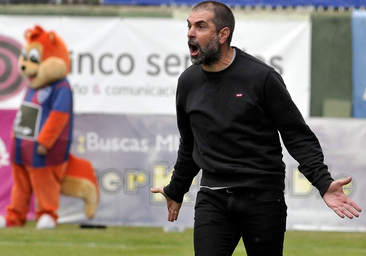 Ramsés Gil durante un partido liguero