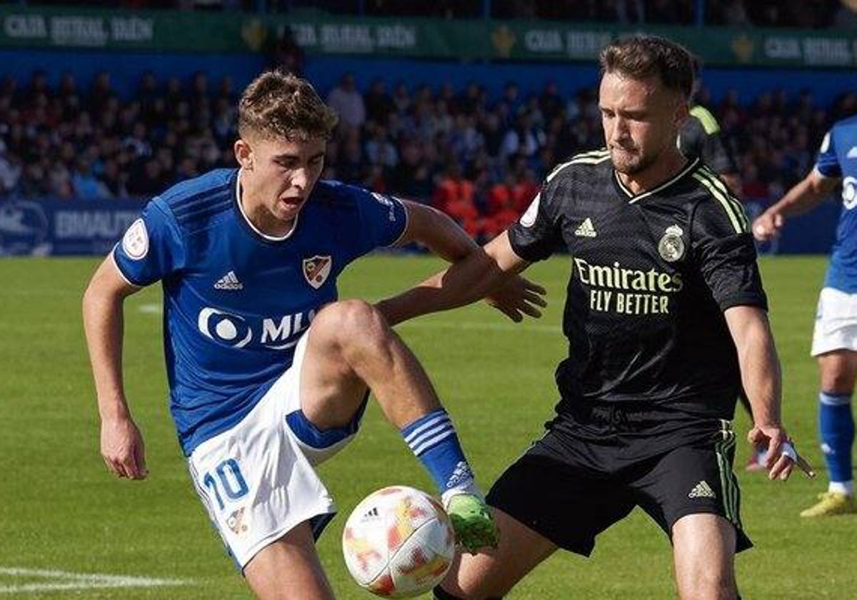 Fermín López enfrentándose al Real Madrid Castilla