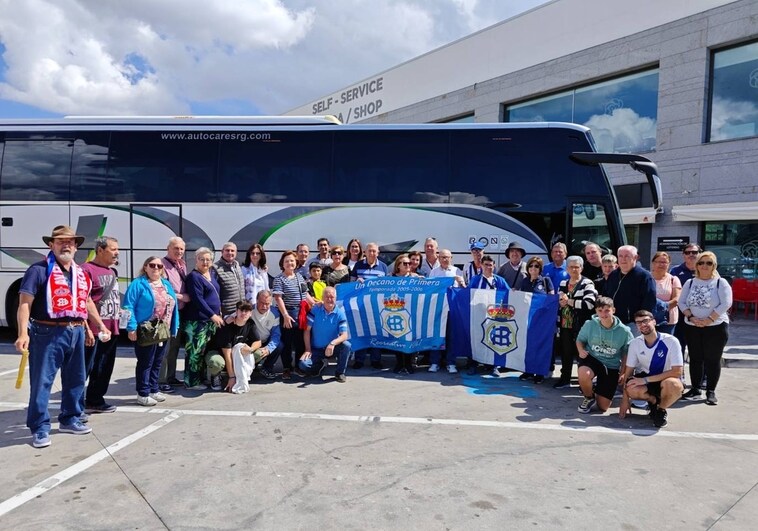 Un autobús de aficionados del Recre este sábado camino de Cáceres