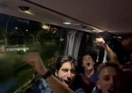 El Recreativo es de Primera RFEF: Así iban jugadores y técnicos hacia la fuente