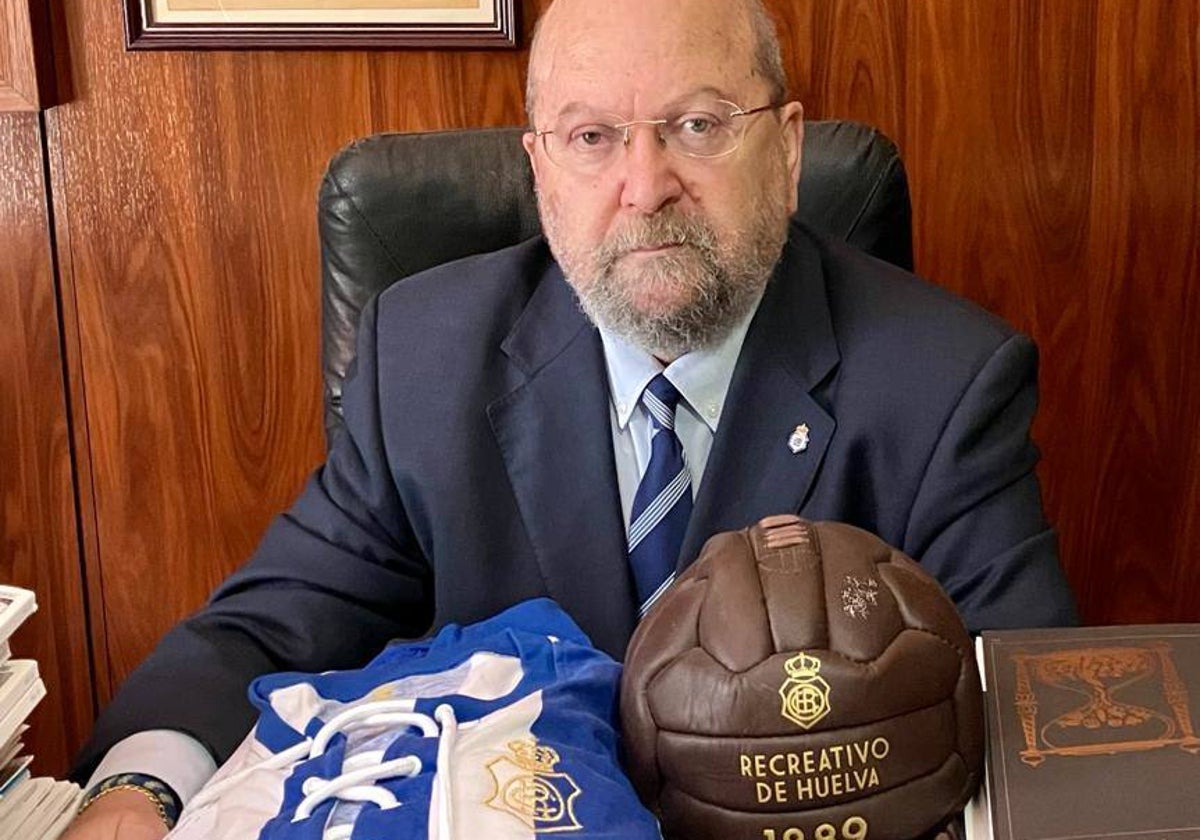 José Antonio Sotomayor, ya expresidente del Decano
