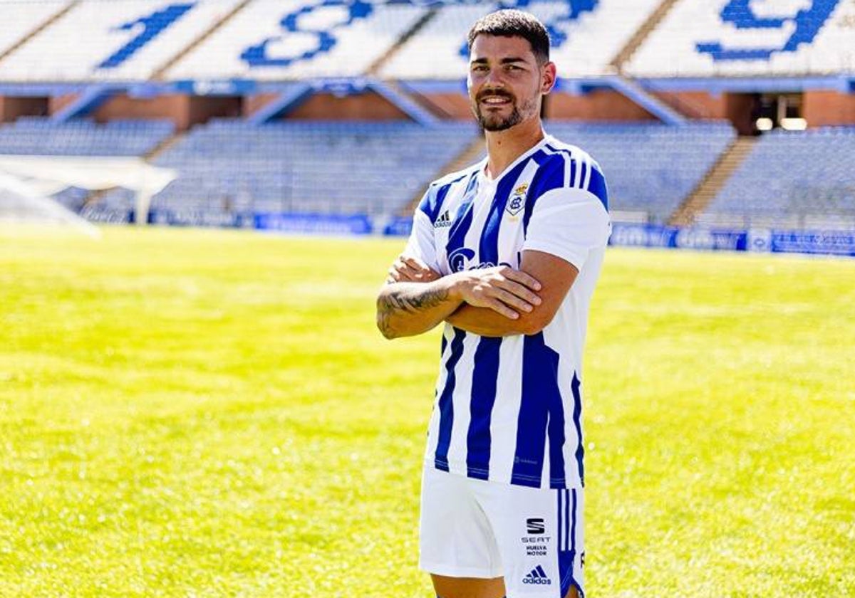 Adrián Crespo en su presentación como jugador del Decano
