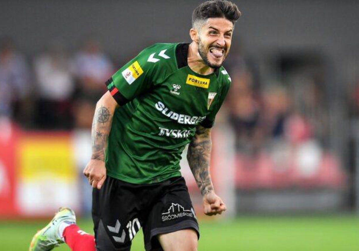 Antonio Domínguez celebrando un gol con el Tychy