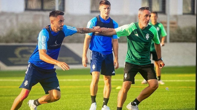 Abel Gómez junto a Iago Díaz y Sergio Chinchilla en el entrenamiento de esta mañana