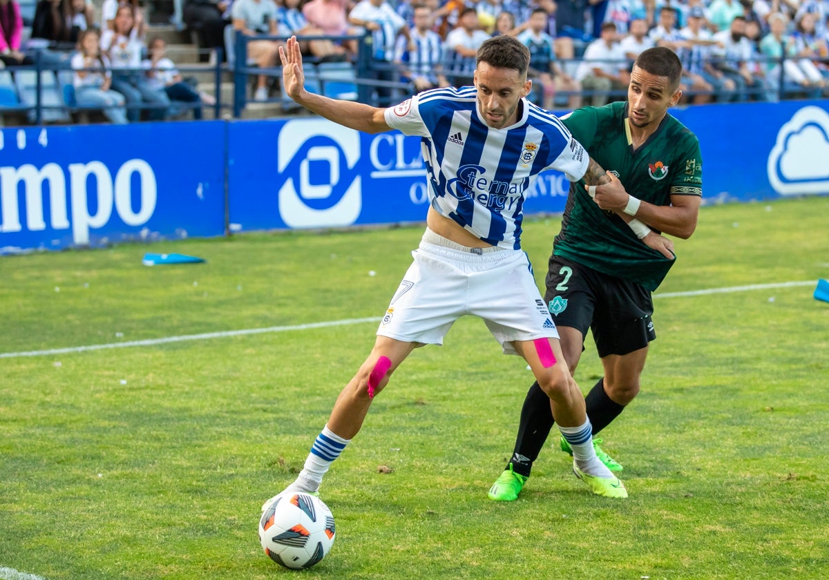 Iago Díaz durante el Recreativo de Huelva-Cacereño del ascenso a la Primera Federación