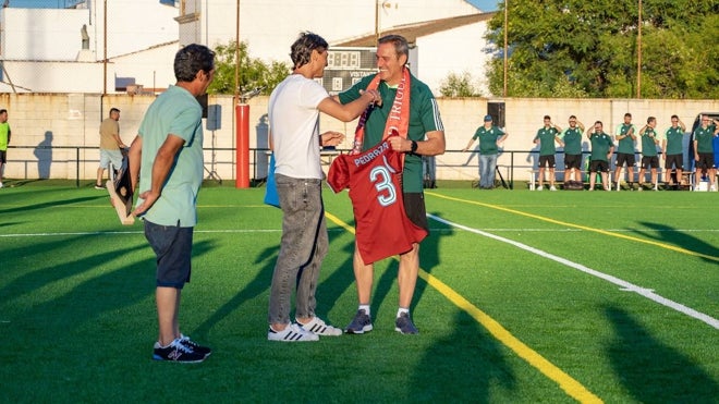 Jesús Vázquez junto al homenajeado Manolo Pedraza