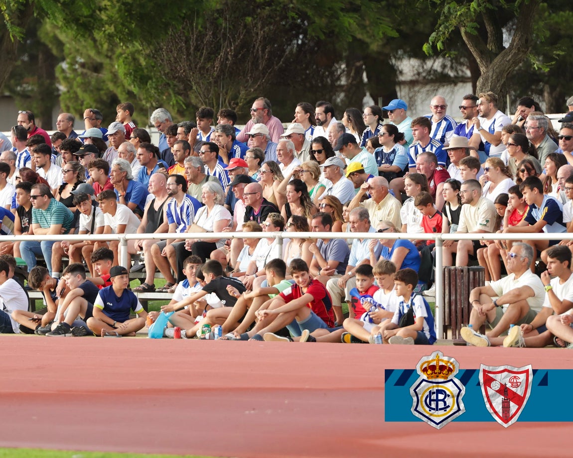 Gran ambiente en Punta Umbría para ver el Recreativo-Sevilla Atlético