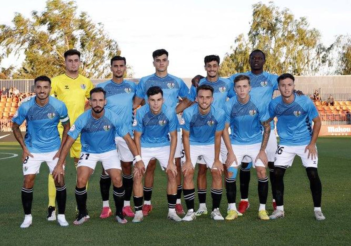 Formación inicial del Antequera en su debut liguero ante el Atlético de Madrid B