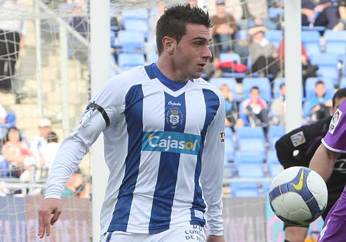 Adrián Colunga en un partido en su etapa en el