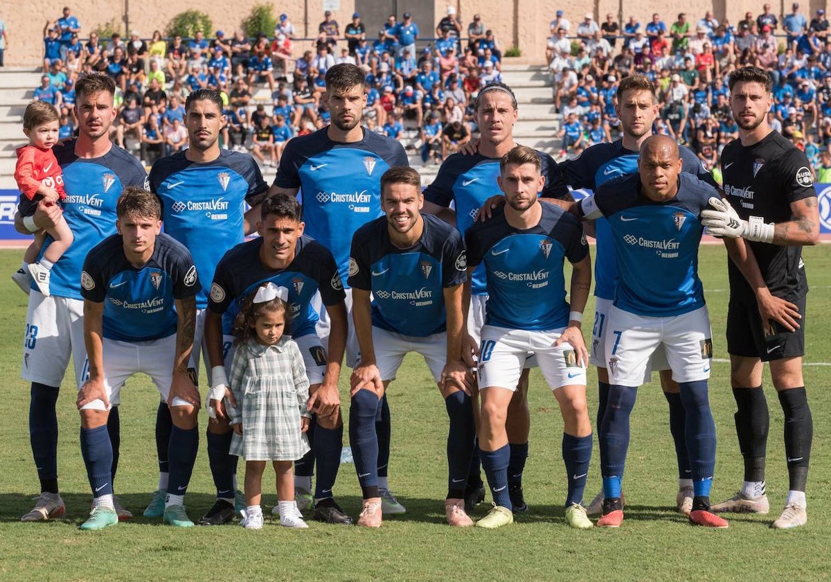 El San Fernando antes de uno de sus partidos de esta temporada en la Primera RFEF