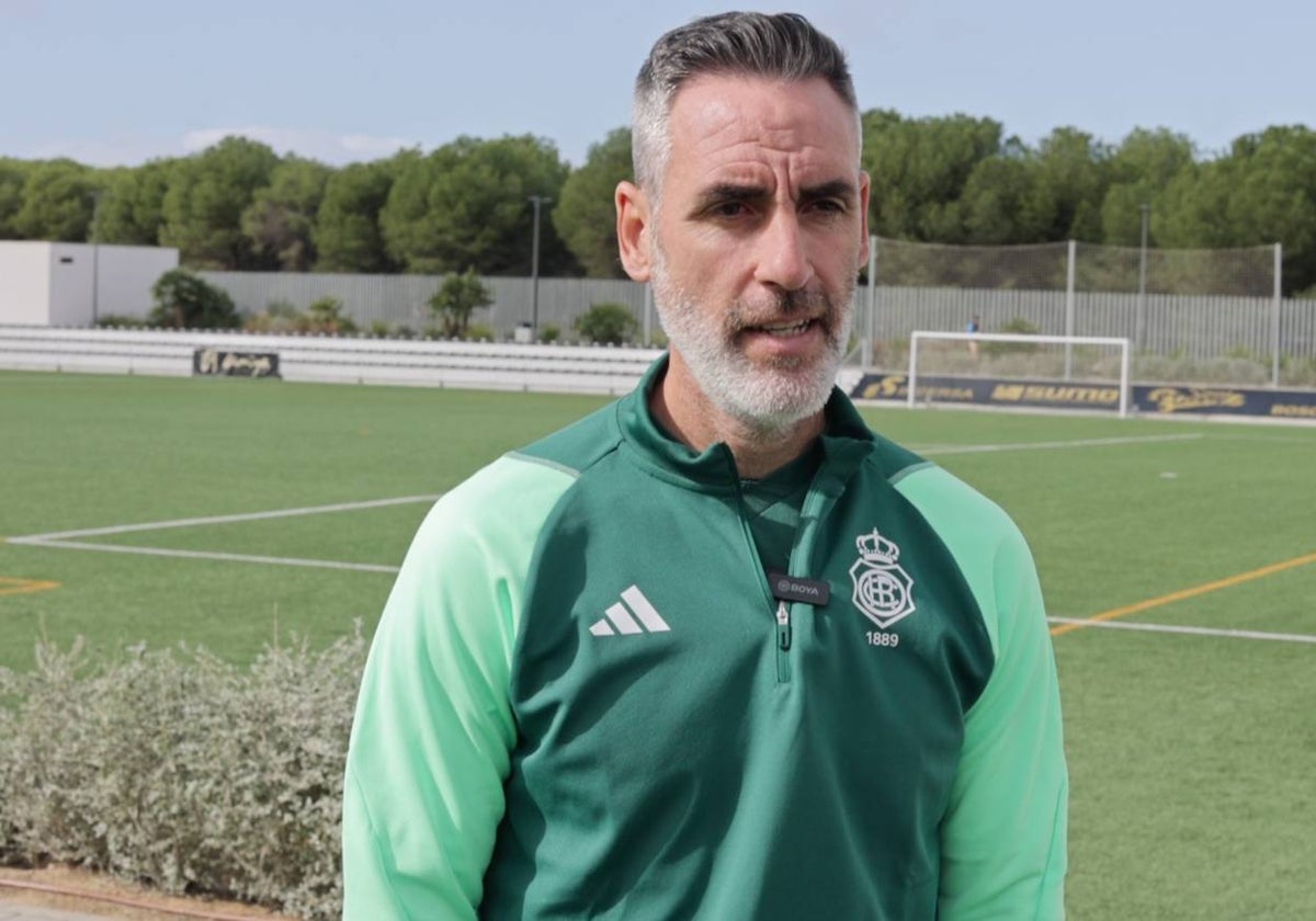 Abel Gómez, en el campo de entrenamiento