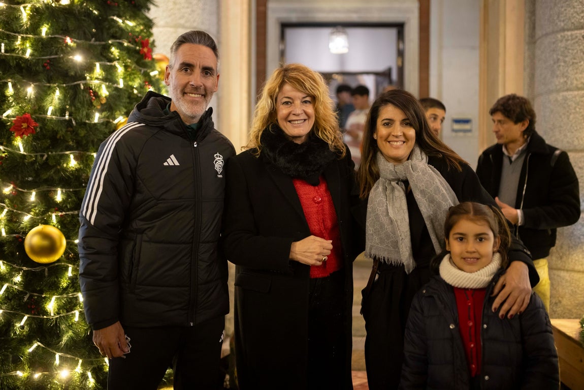Las imágenes del entrenamiento del Recreativo a las puertas del Ayuntamiento de Huelva