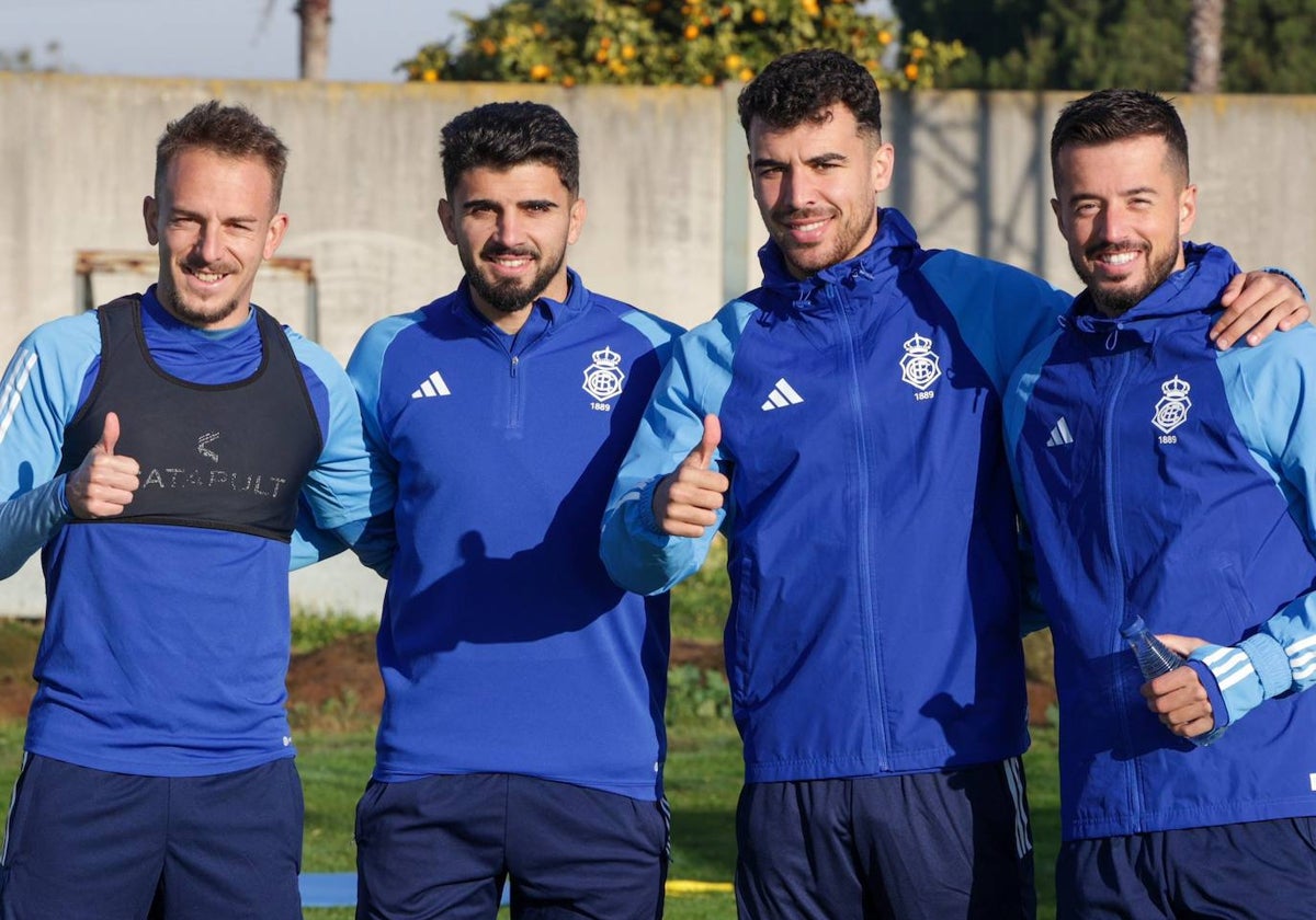 Jugadores del Decano sonrientes en la vuelta al trabajo