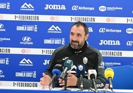 Juanma Barrero: «El Recreativo está en zona de 'play-off' porque juega muy bien y tiene mucha calidad»