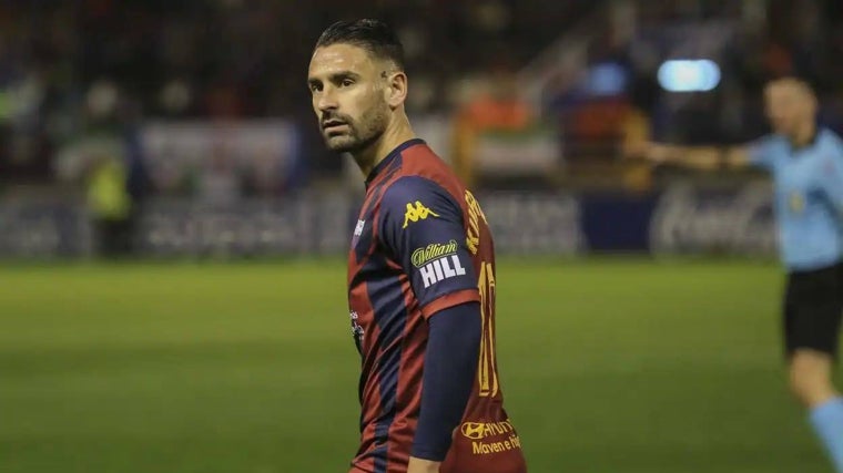 Kike Márquez defendió cuatro temporadas y media los colores del Extremadura