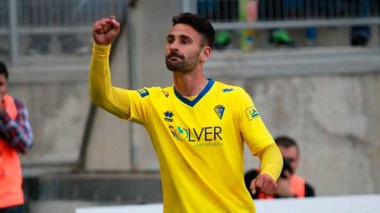 El polivalente centrocampista durante su etapa en el Cádiz en Segunda B