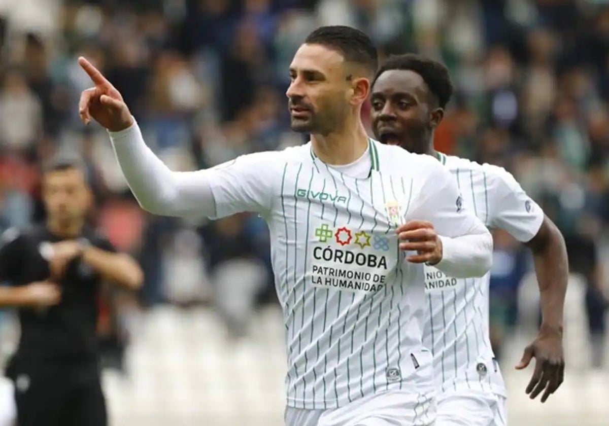 Kike Márquez celebrando un tanto esta temporada con la camiseta del Córdoba CF