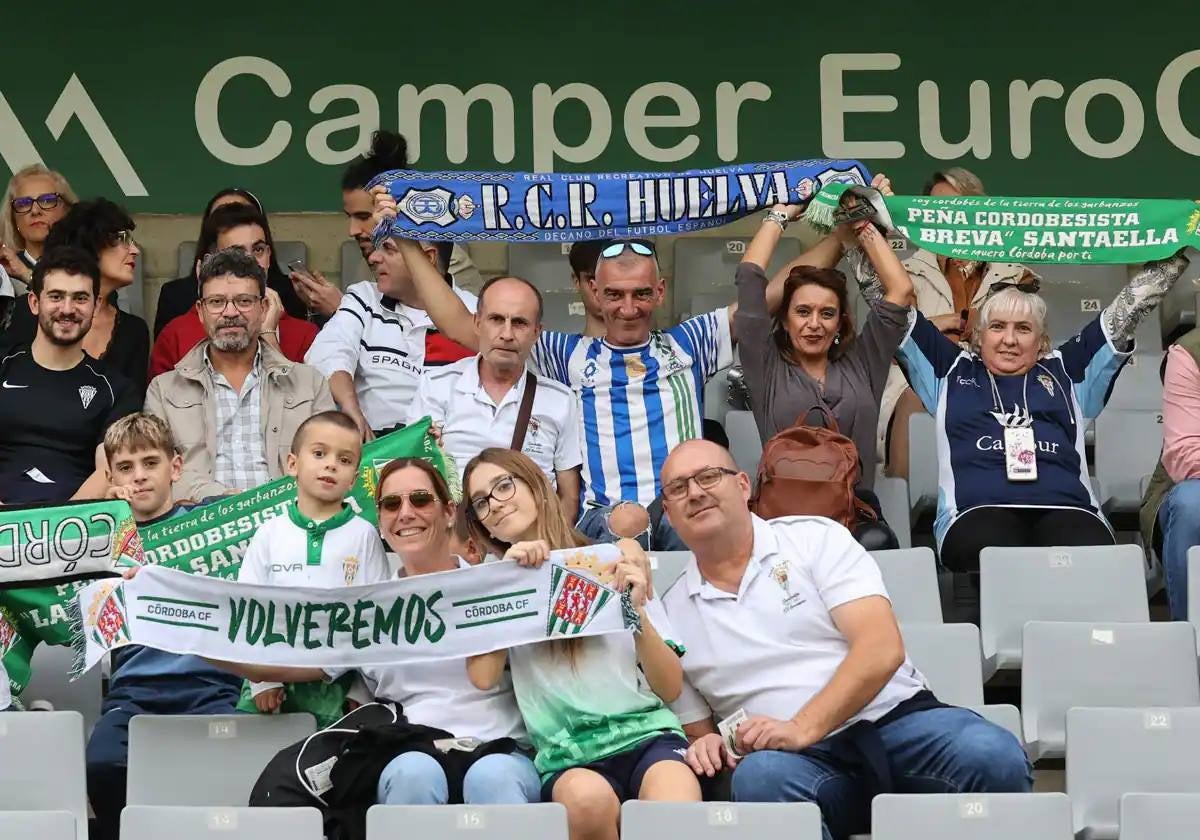 Aficionados del Recre y del Córdoba en el partido de ida en la grada del Nuevo Arcángel