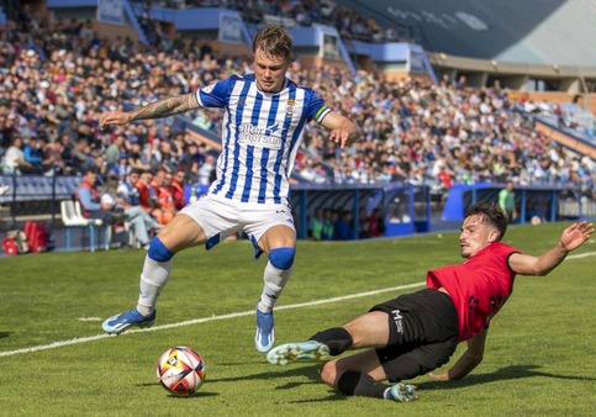 Sergio Díez regresó a la titularidad y fue de los mejores del Recreativo contra el Melilla