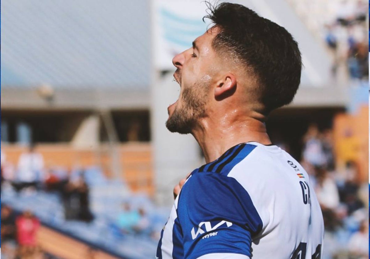 Caye Quintana celebra uno de sus goles ante el Melilla