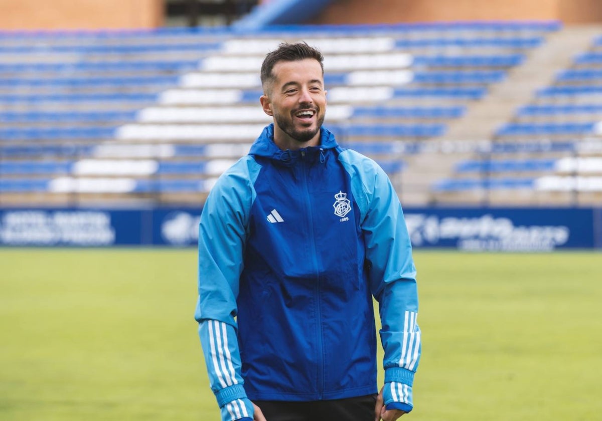 Pinillos sonriente durante un entrenamiento en el Nuevo Colombino