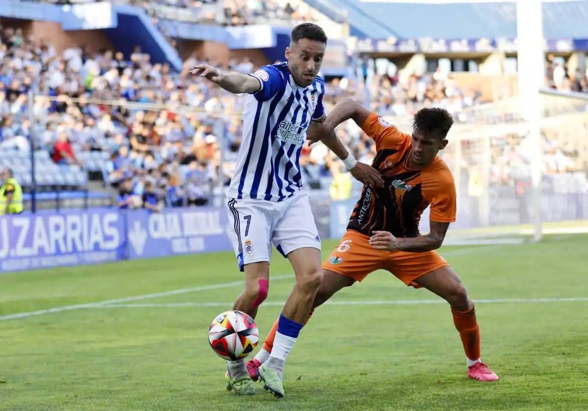 Iago Díaz durante el Recreativo-Antequera disputado esta temporada en el Nuevo Colombino