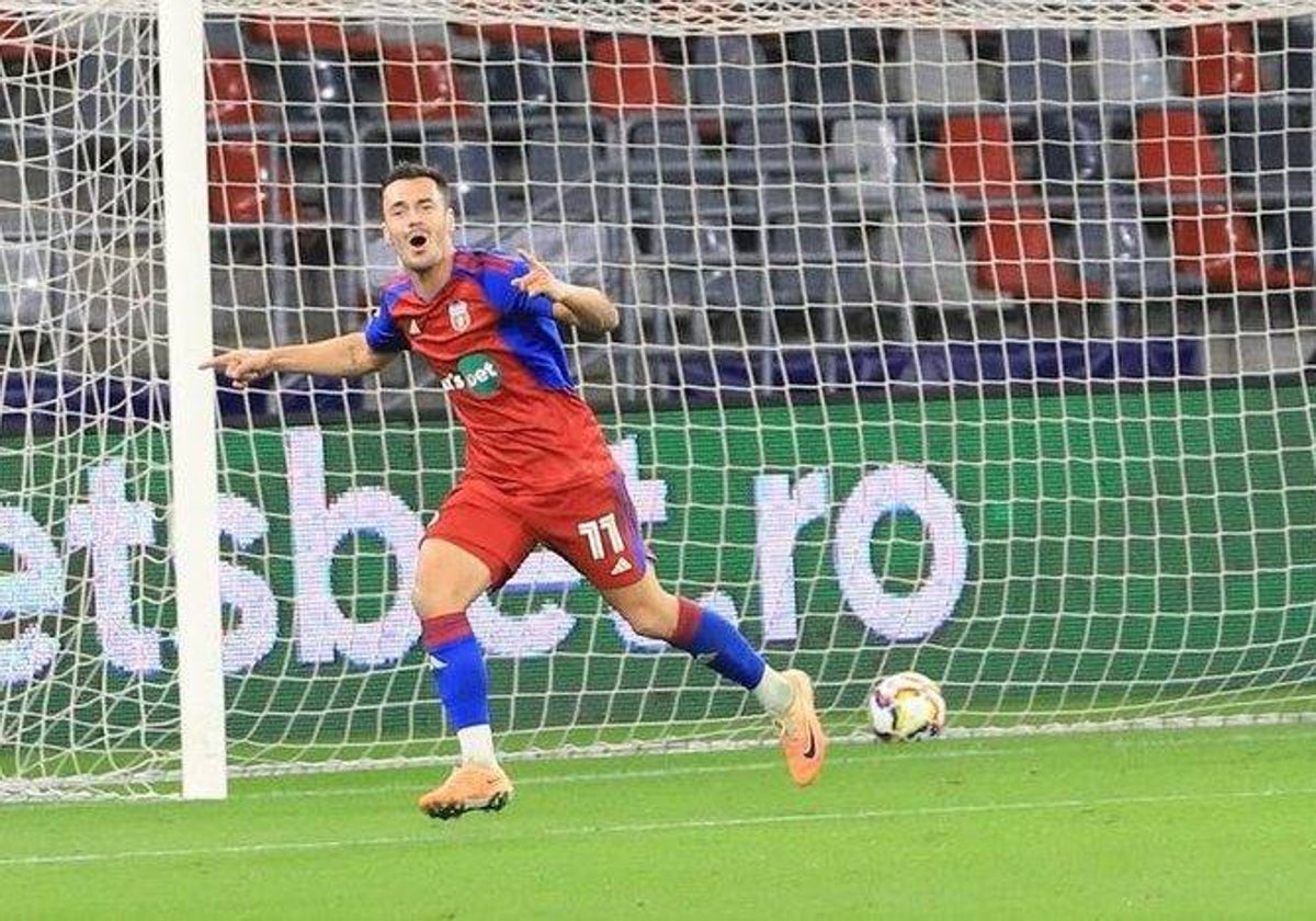 Nacho Heras celebrando uno de sus tres goles con el Steaua de Bucarest