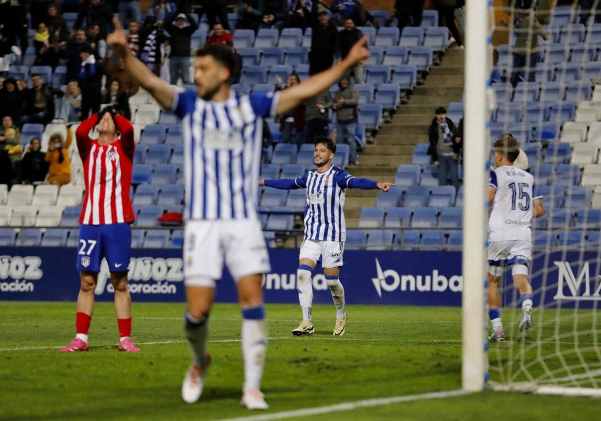 Celebración del gol de Caye Quintana ante el Atlético de Madrid B