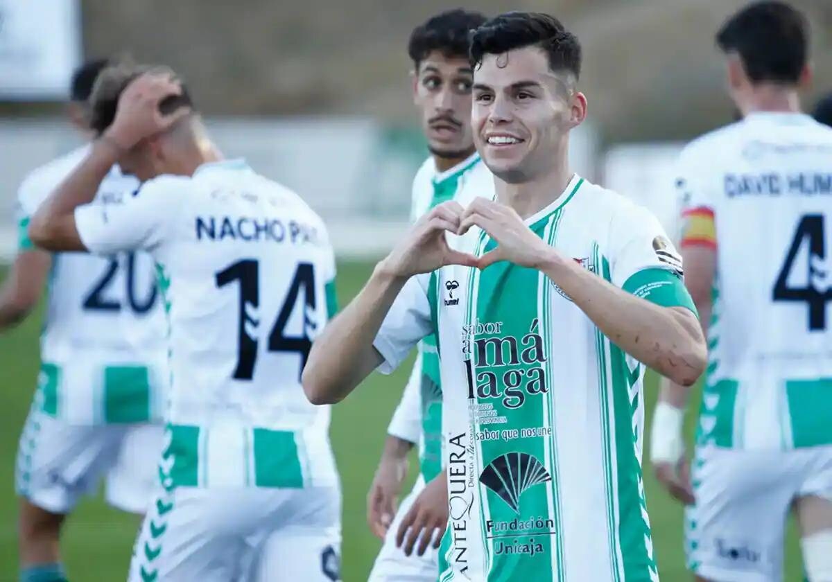 Luismi Redondo celebrando uno de sus 12 goles esta campaña con el Antequera