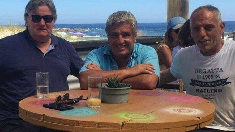 El empresario uruguayo con miembros del Pescara italiano