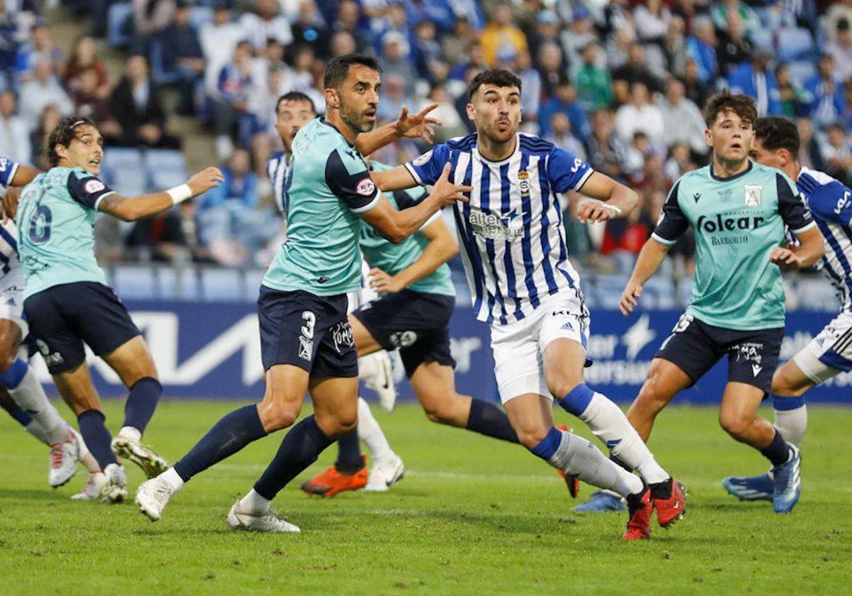 Un momento del duelo entre el Recreativo de Huelva y el Atlético Sanluqueño de la primera vuelta