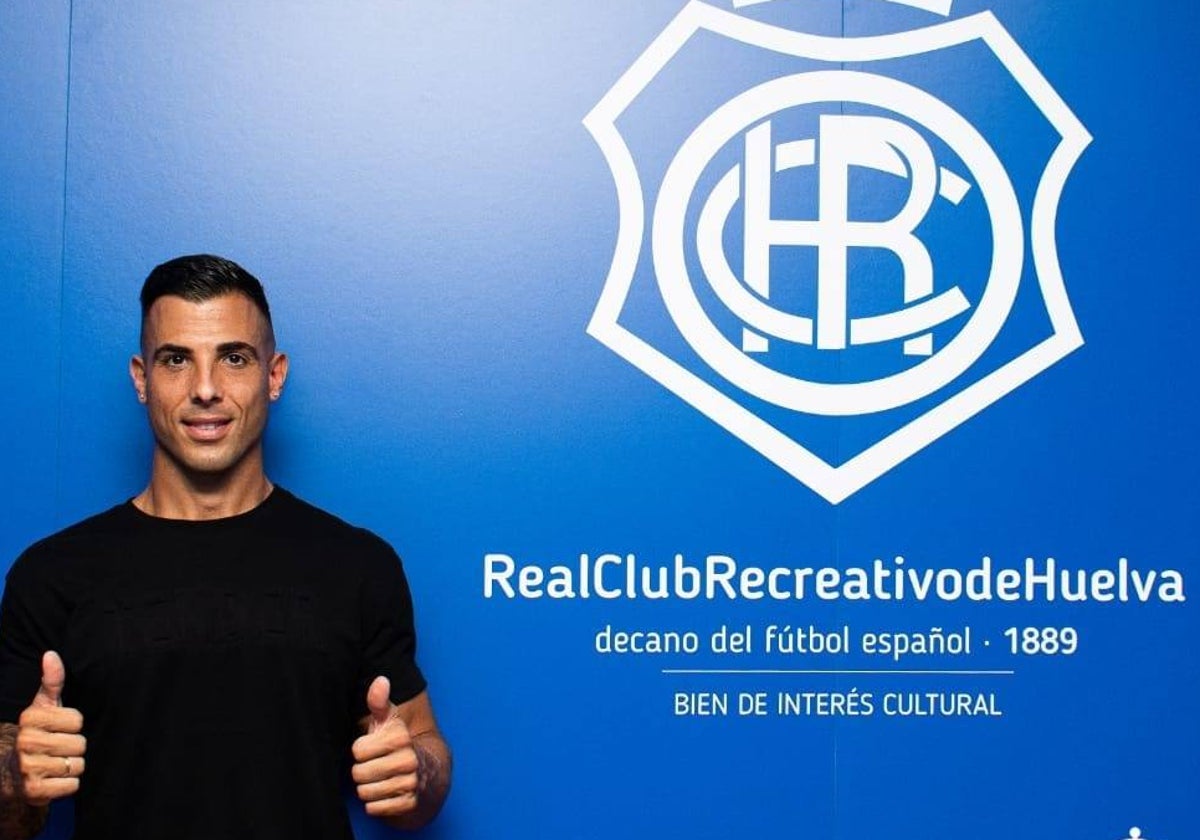 Chendo Alarcón en su presentación oficial como jugador del Decano en 2021