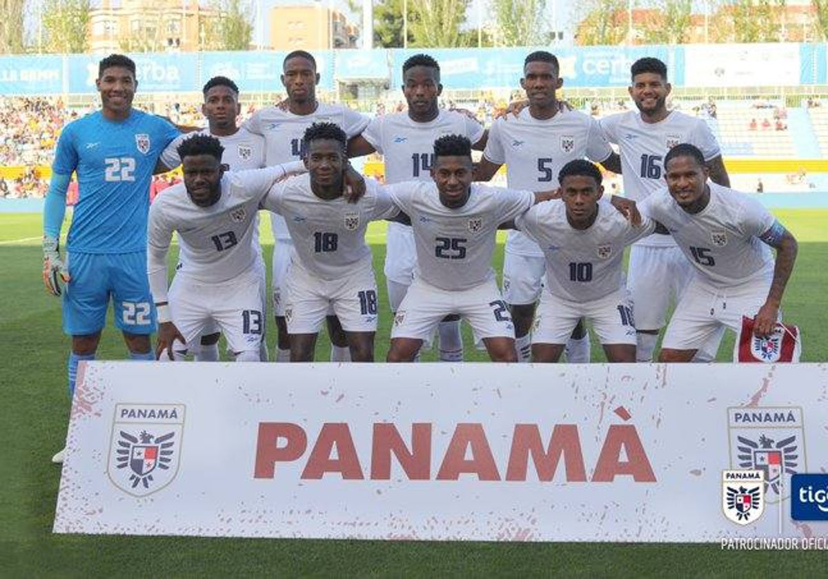 Josiel Núñez, abajo en el centro en el once inicial de la Selección de Panamá