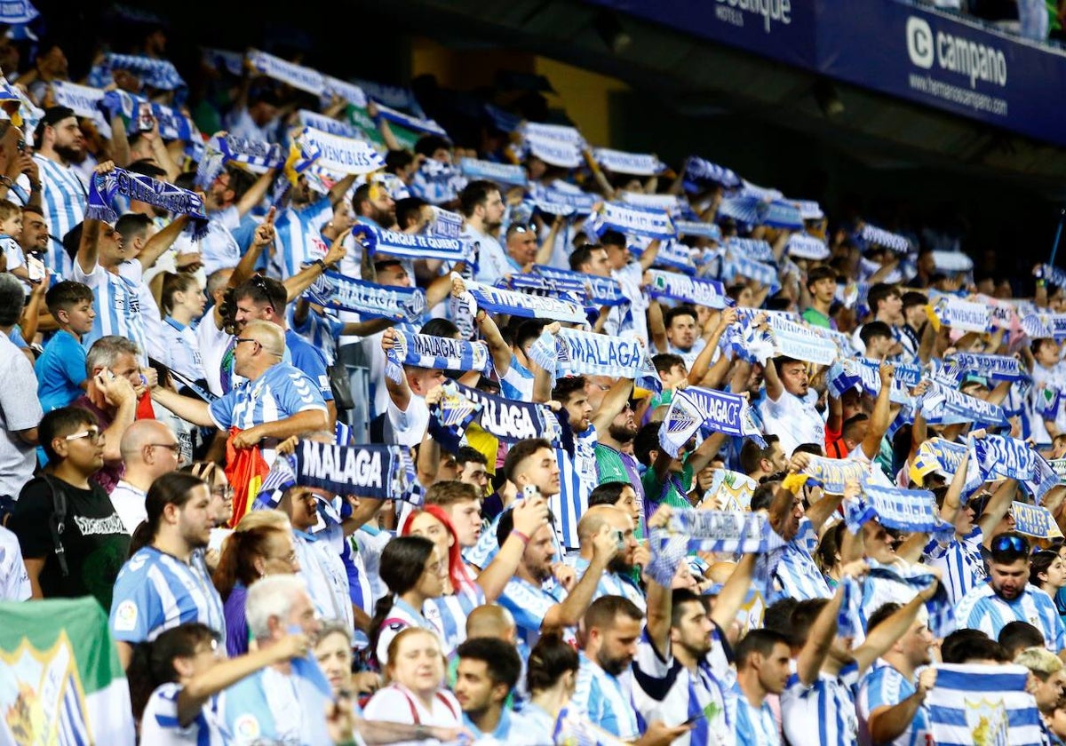 La afición malaguista celebra la victoria de su equipo