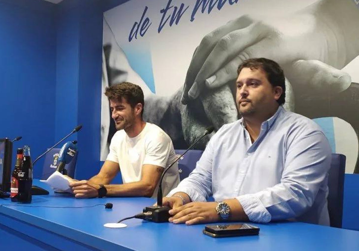 Pablo Gallardo junto a Dani Alejo cuando pasó del césped a los despachos en el Decano